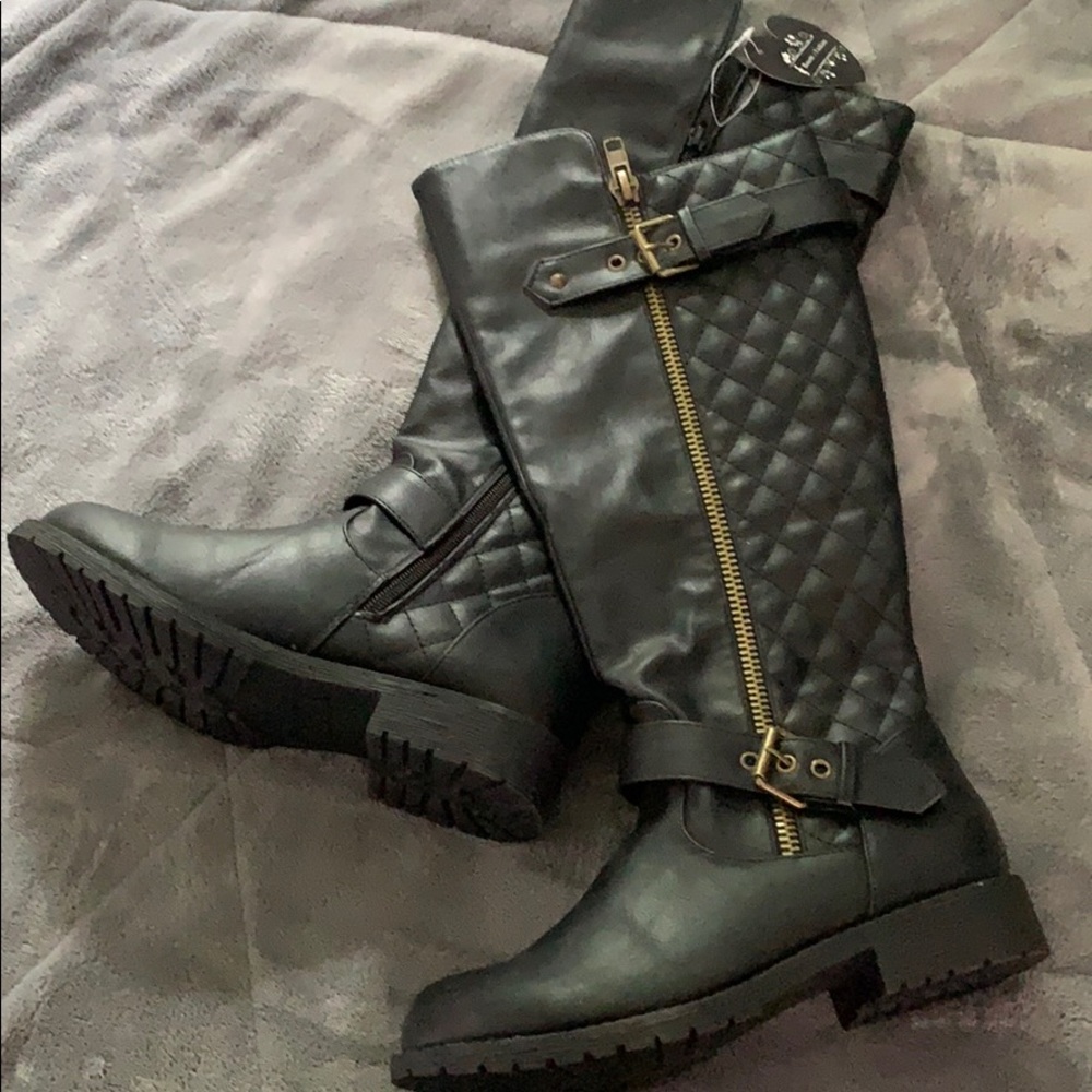 Black boots Size 7